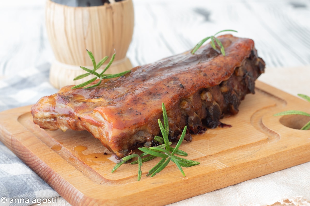 Glasierte Rippchen mit BBQ-Sauce aus dem Ofen