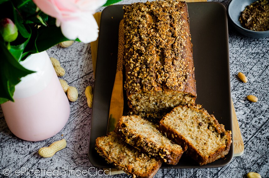 Glutenfreies Bananenbrot mit Erdnüssen