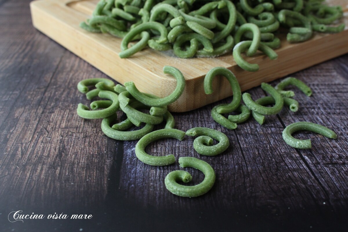 Gramigna mit Spinat