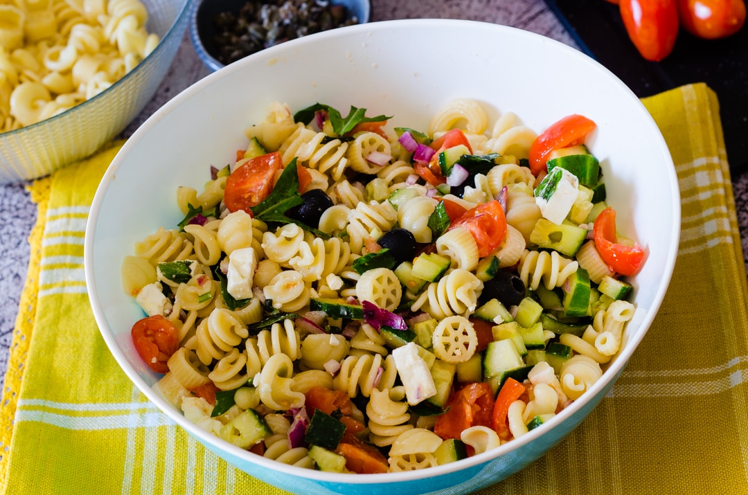 Griechischer Nudelsalat