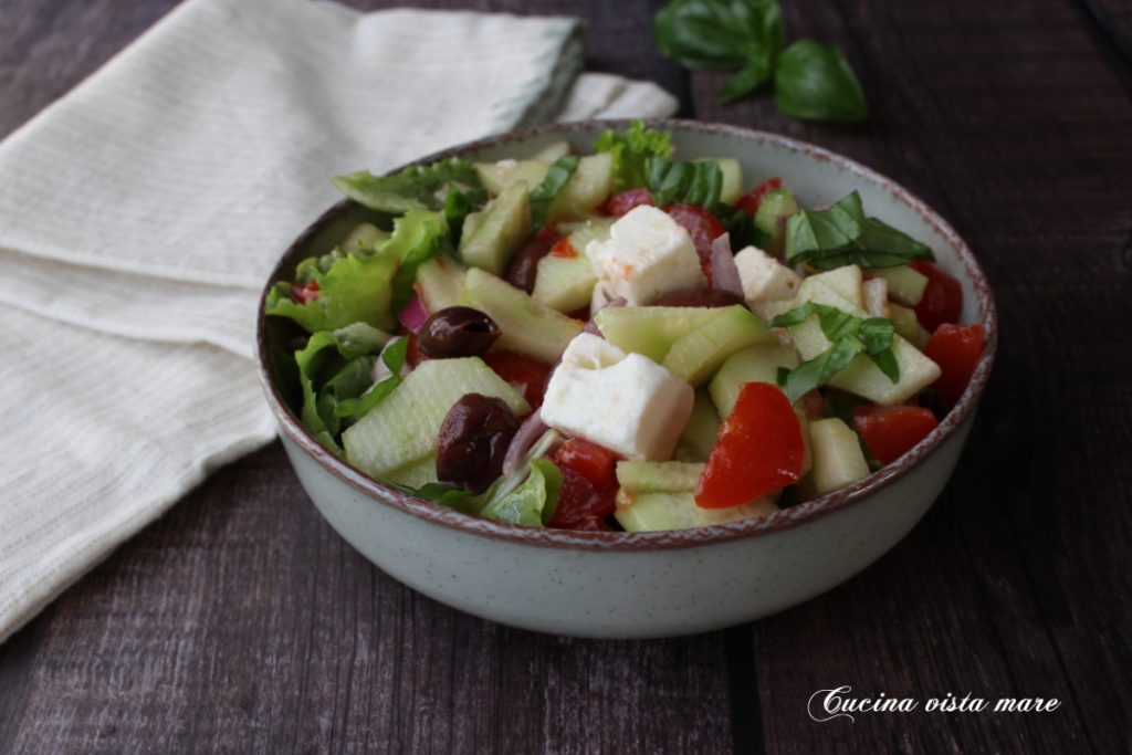 Griechischer Salat auf meine Art Küche mit Meeresblick