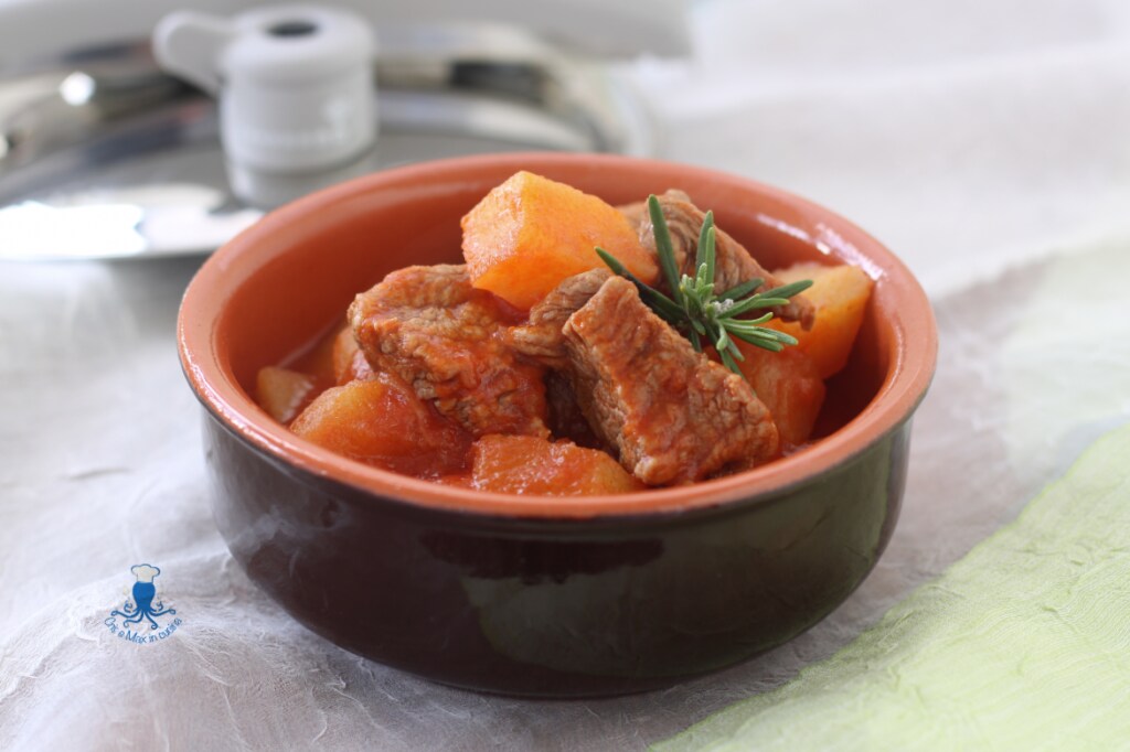 Gulasch mit Kartoffeln im Schnellkochtopf