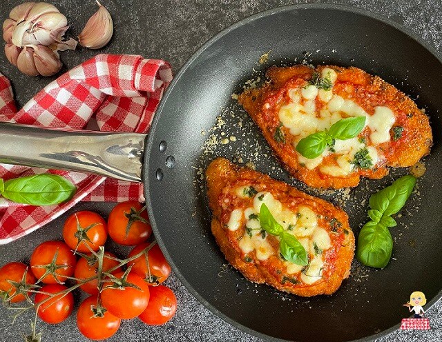 HÄHNCHEN PARMIGIANA