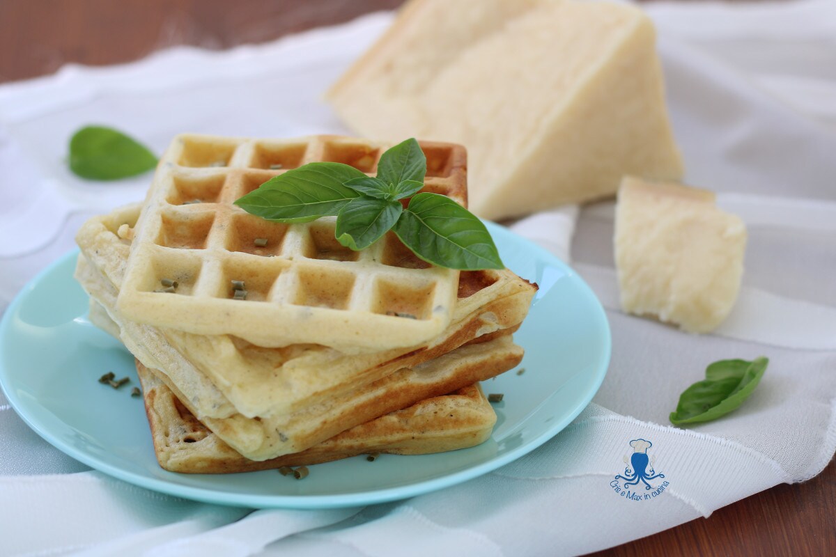 Herzhafte Waffeln mit Parmesan, einfaches und schnelles Rezept.