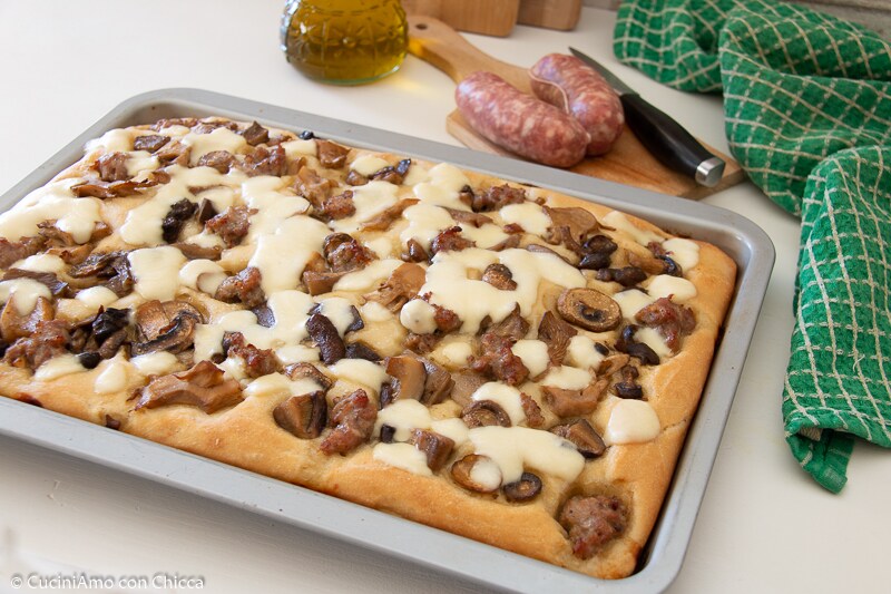 HOHER UND FLAUMIGER BLECHPIZZA NACH ART AUS PERUGIA