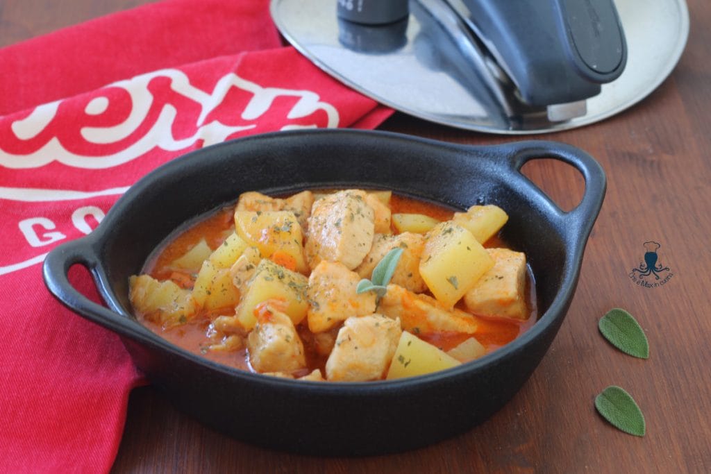 Hähnchenstücke und Kartoffeln mit Paprika