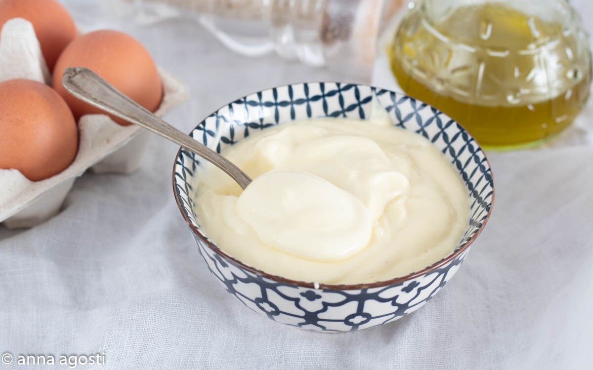 HAUSGEMACHTE MAYONNAISE MIT PASTEURISIERTEN EIERN