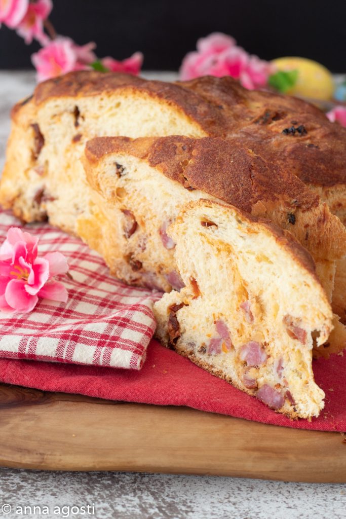 Herzhafte Colomba mit Wurstwaren und Käse