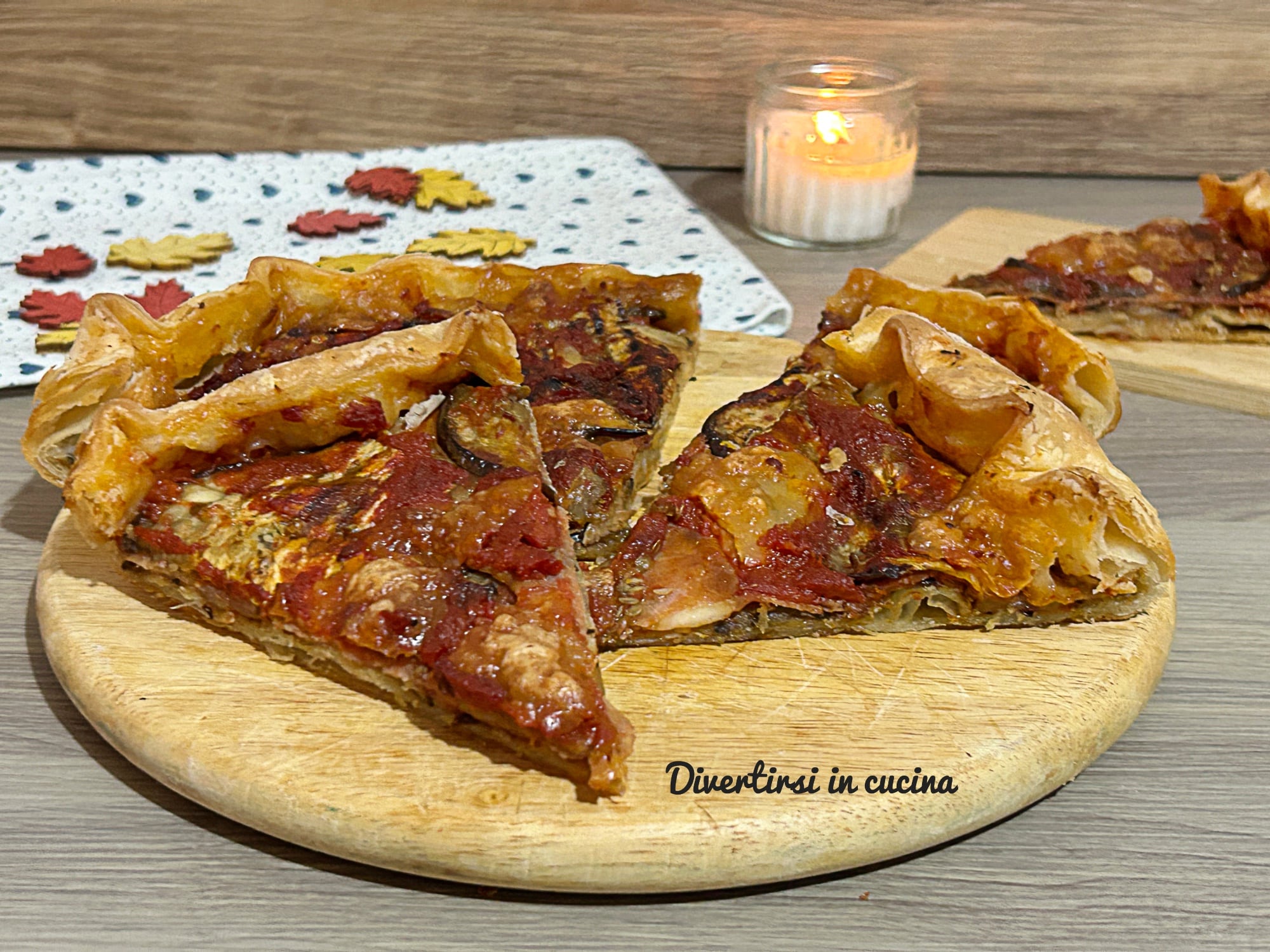 Herzhafte Torte mit Auberginen und gekochtem Schinken