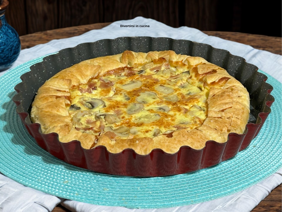 Herzhafte Torte mit Pilzen und Mortadella