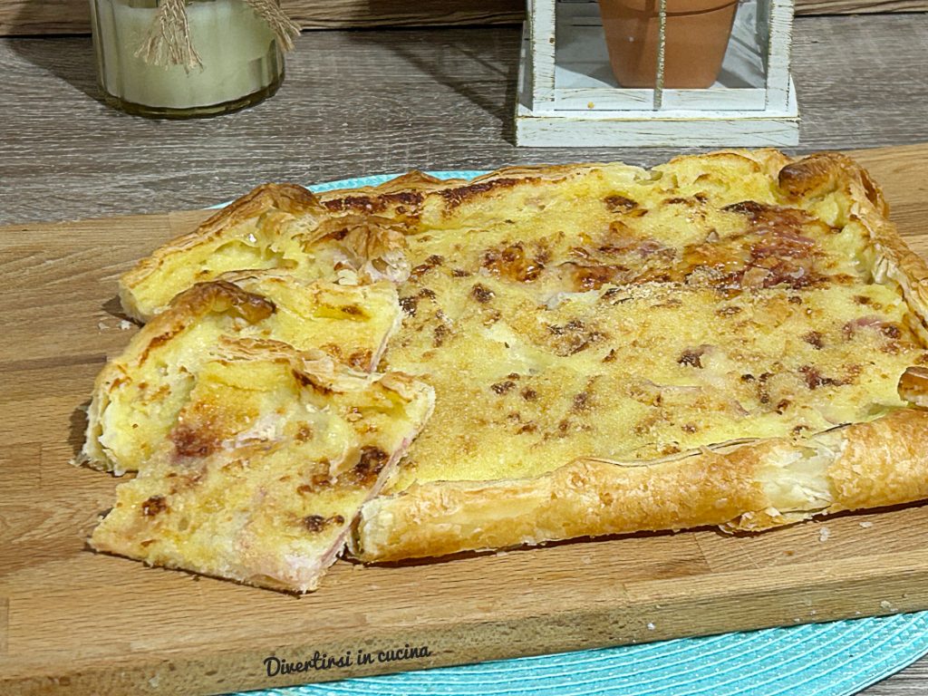 Herzhafter Kuchen mit Kartoffeln und Speck