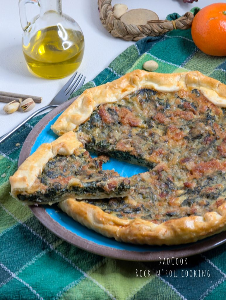 Herzhafter Kuchen mit Schinken und Spinat: einfach und lecker