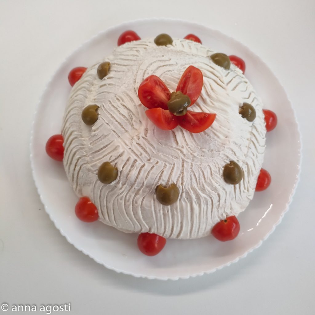 Herzhafter Zuccotto mit Russischem Salat