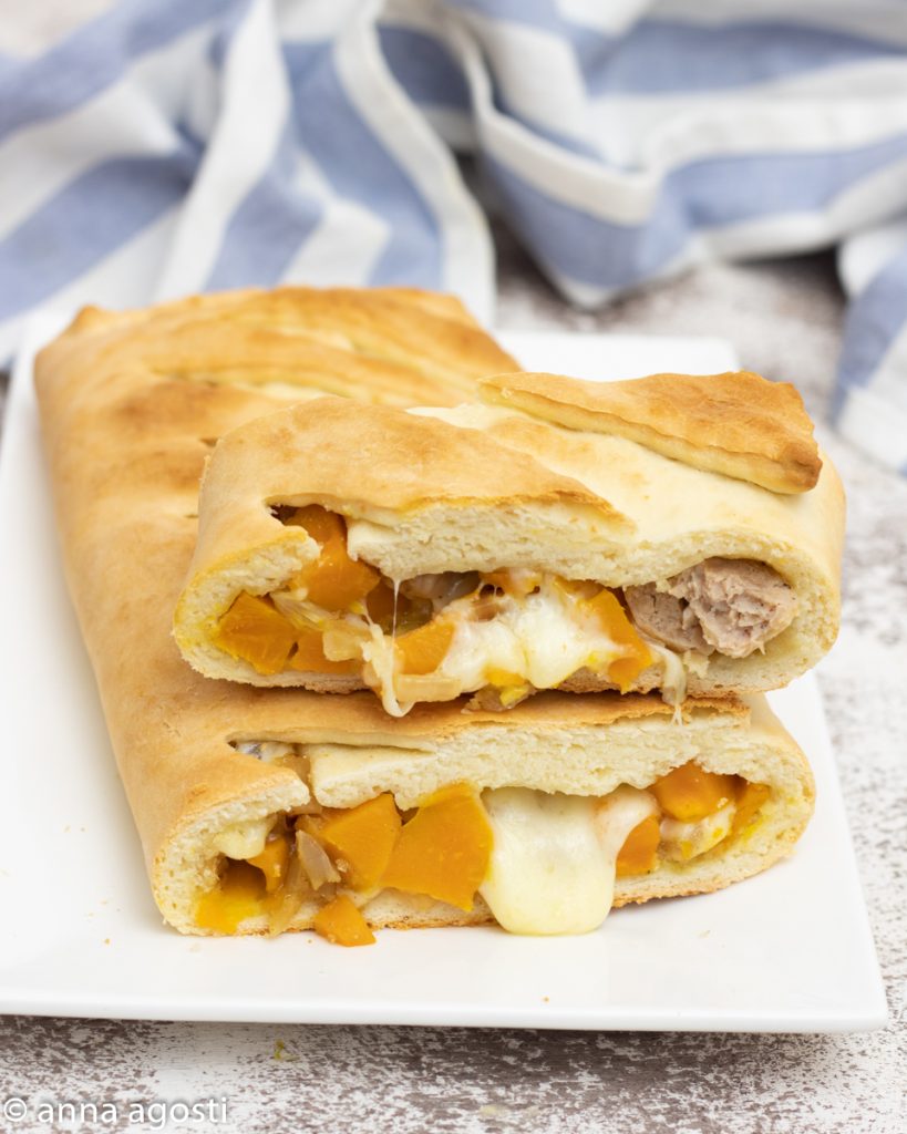 Herzhaftes Strudel mit Kürbis und Wurst