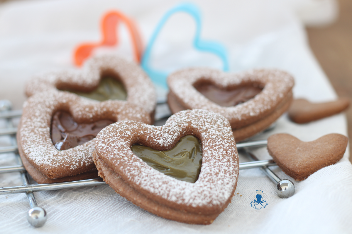 Cremige Keksherzen, leckeres Rezept, das einfach zuzubereiten ist.