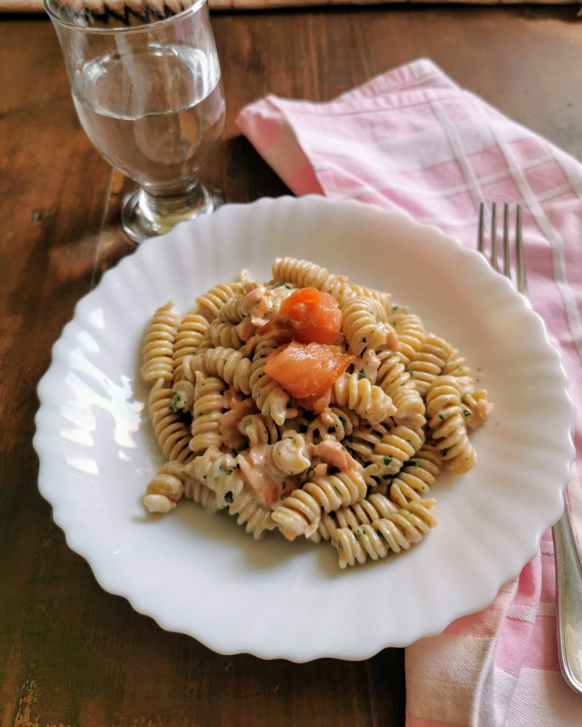 FUSILLI MIT LACHS UND SAHNE (Rezept aus den 80er Jahren)