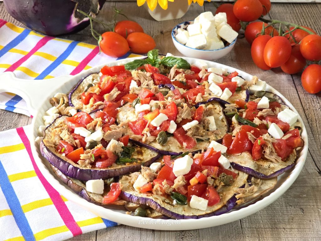 Gegrillte Auberginen mit Thunfisch, Tomaten und Feta