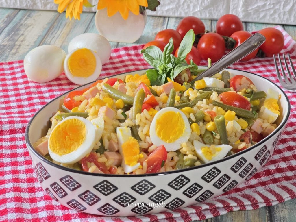 Reissalat mit gekochtem Schinken und grünen Bohnen sommerlich
