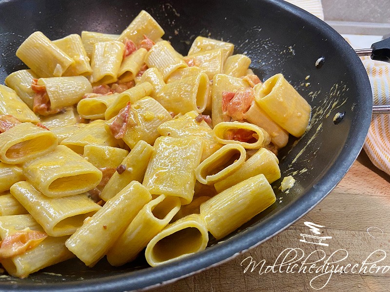 Pasta mit Tomatencreme und Mascarpone