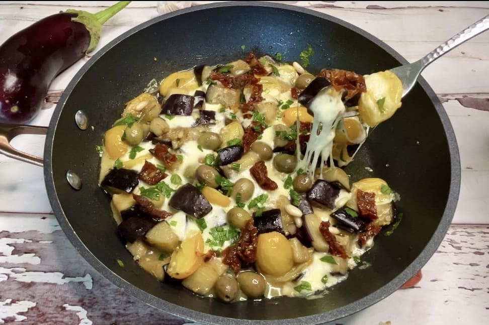 Mediterrane Auberginen in der Pfanne, OHNE OFEN, köstlich und in WENIGEN MINUTEN fertig!