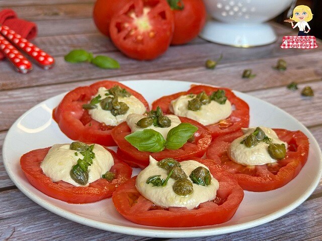 GEFÜLLTE TOMATEN MIT THUNFISCHSAUCE