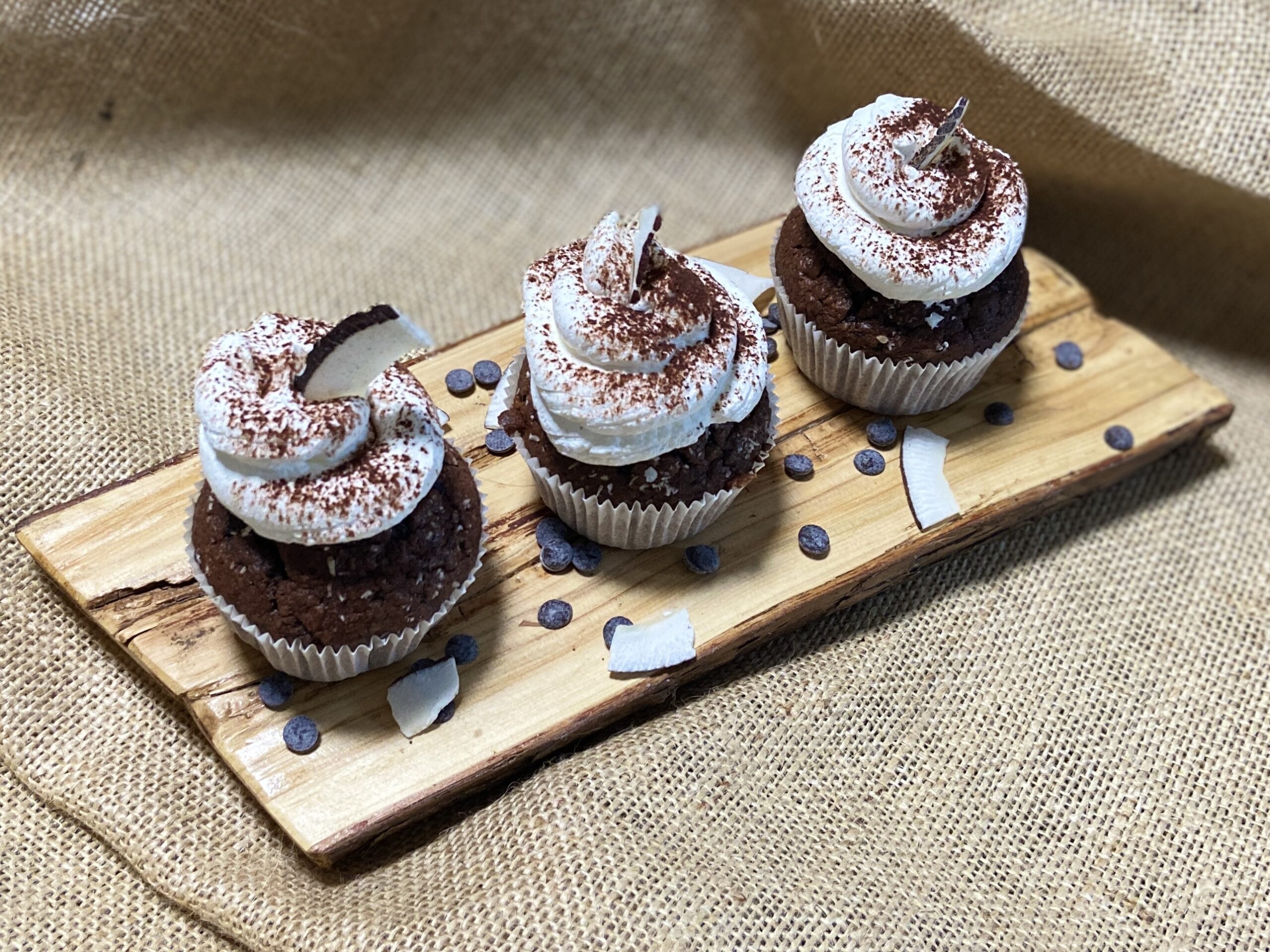 Schokoladen-, Kokos- und Sahnemuffins