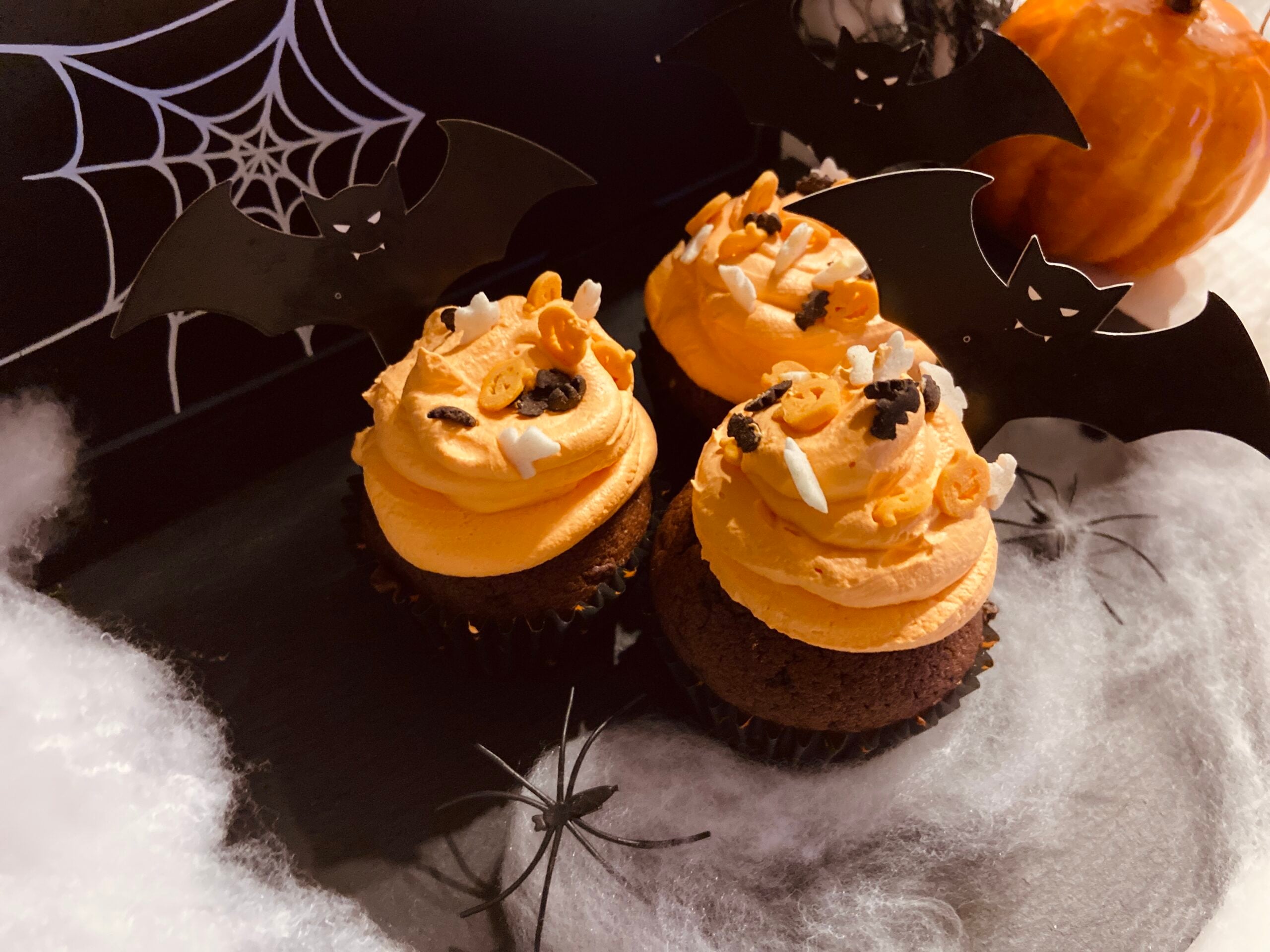 Monsterliche Schokoladen- und Kürbismuffins