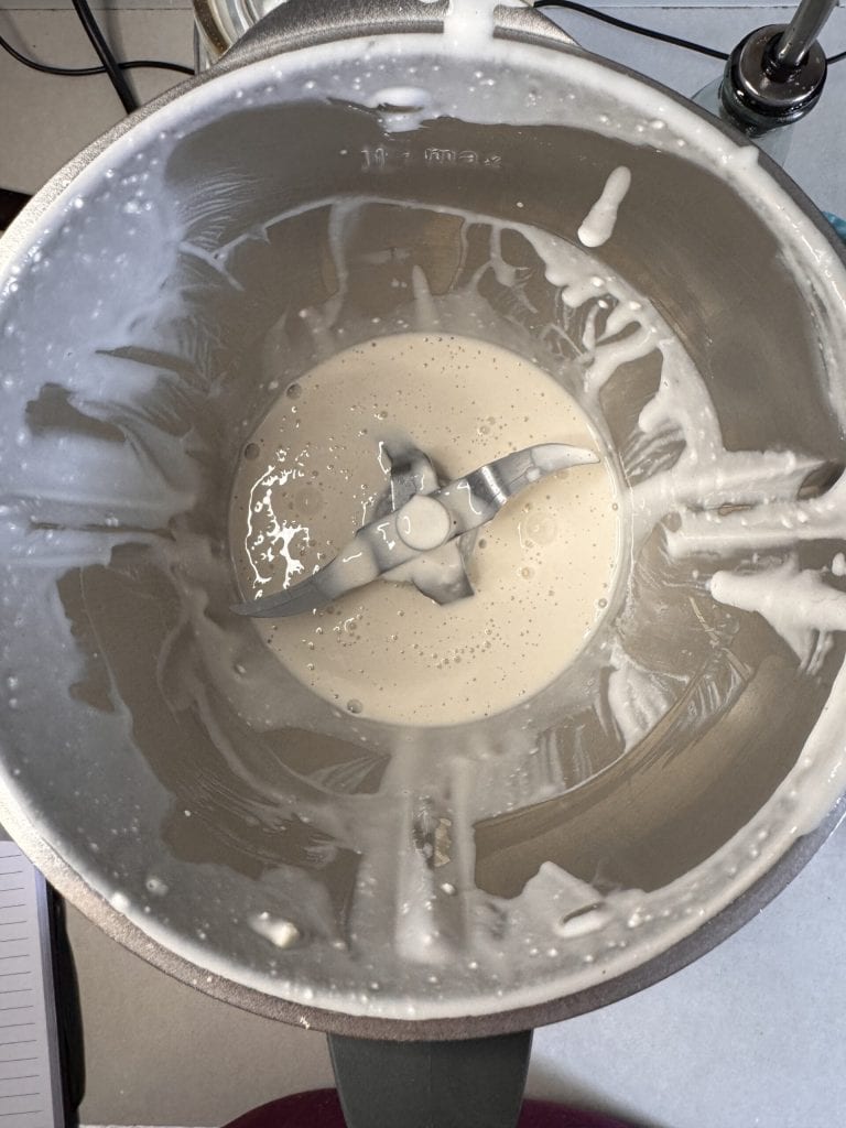 in Wasser und Zucker auflösen