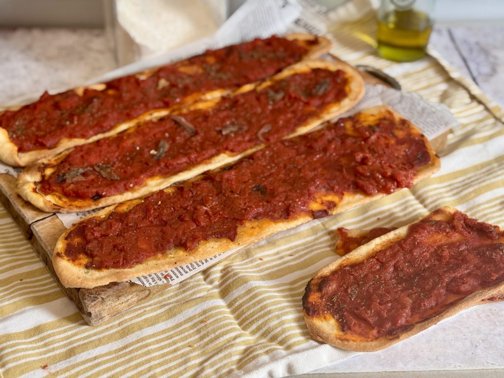 Pizzazungen mit Resten von Sauerteig