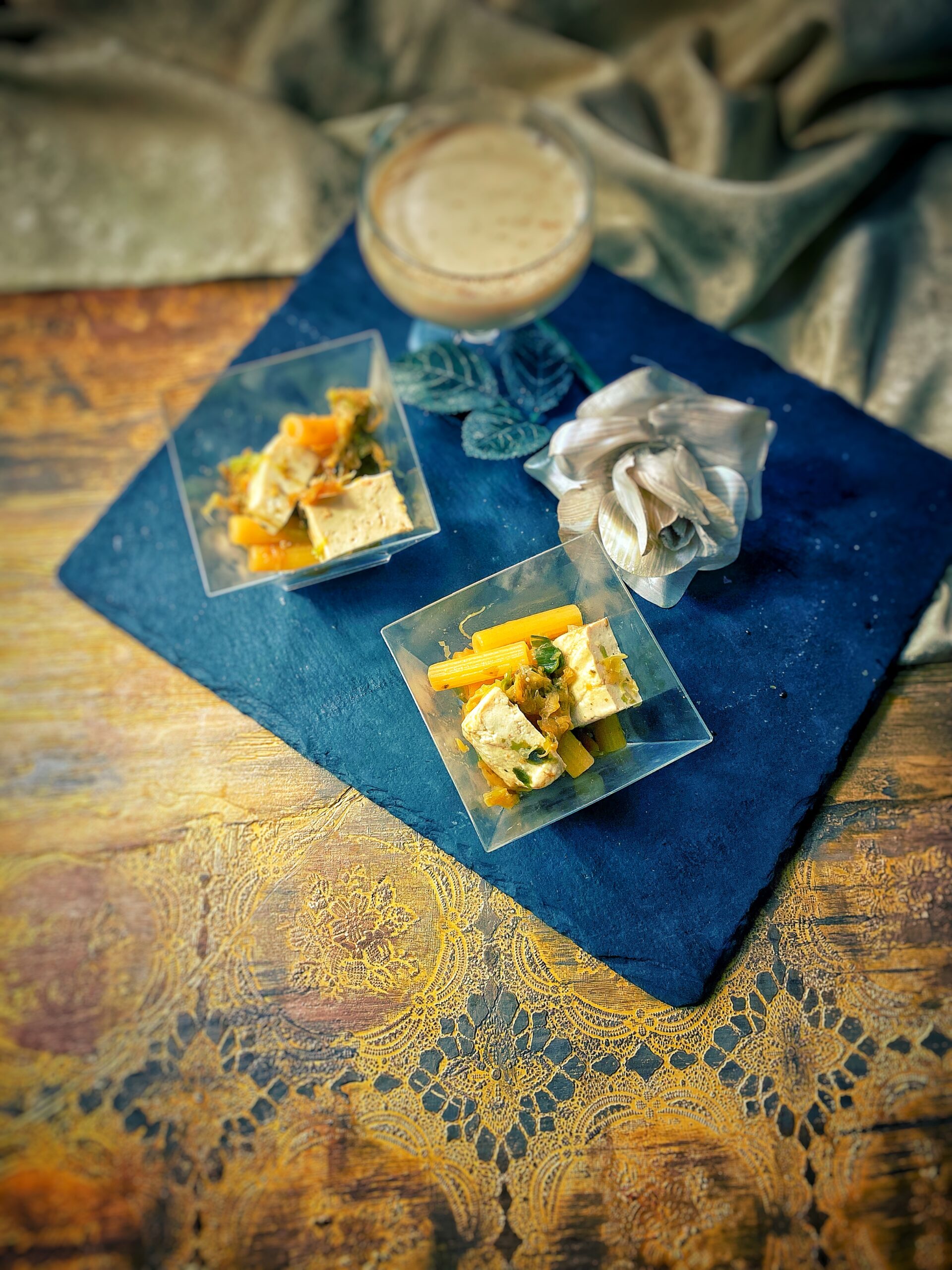 Sedani mit geräuchertem Tofu und Wirsing und Milk Punch