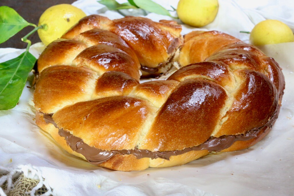 Geflochtener Hefekranz mit Nutella