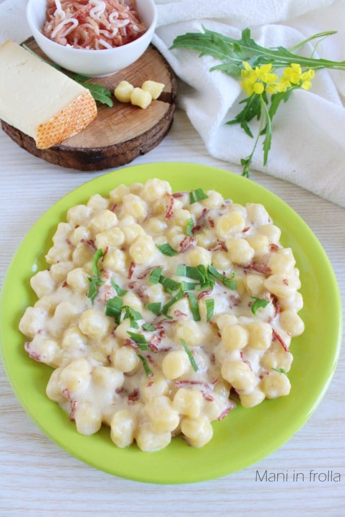 Gnocchetti mit Speck, Fontina und Rucola