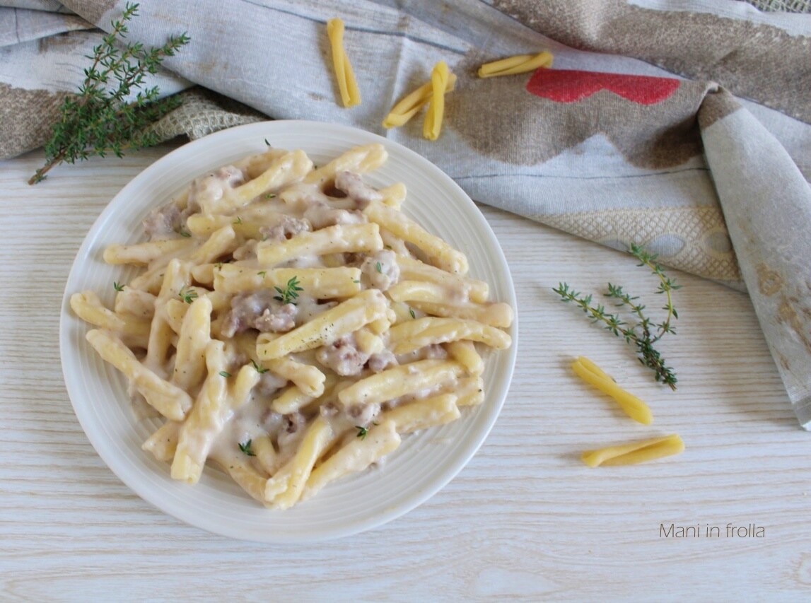 Pasta mit Wurst und Béchamel