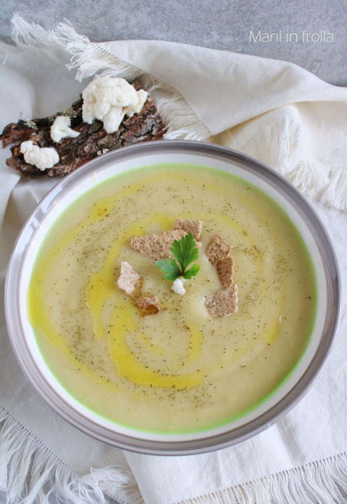 Blumenkohlsuppe mit Kartoffeln und Lauch