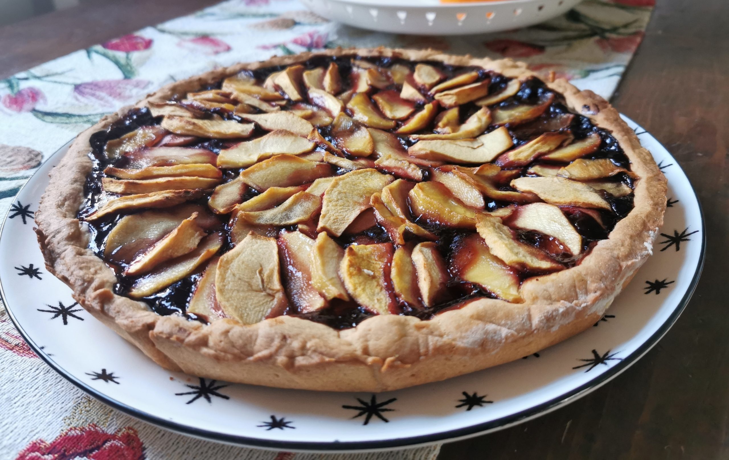 AMARETTOKUCHEN MIT KARAMELLISIERTEN ÄPFELN
