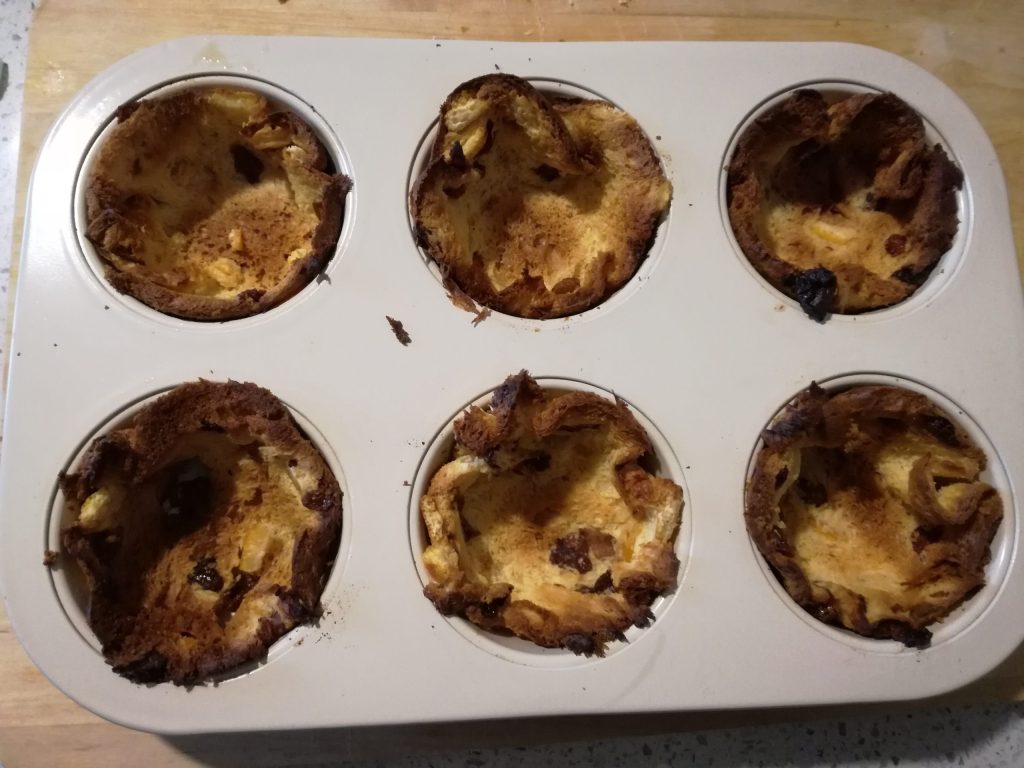 gebackene panettone-körbchen