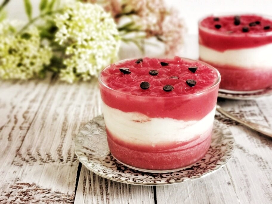 WASSERMELONEN-SORBET UND JOGHURT