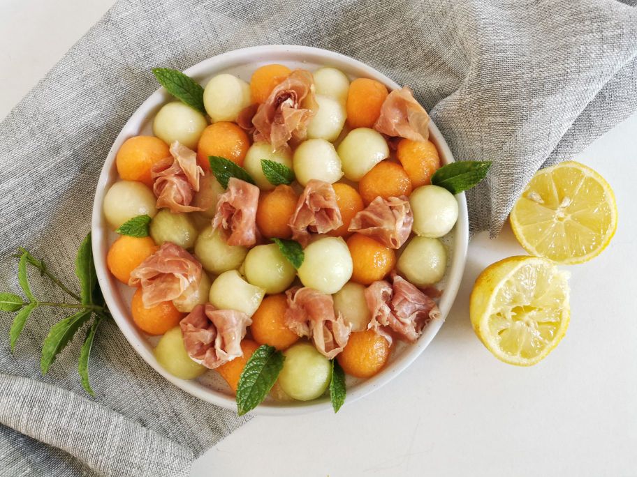 MELONEN-UND ROHSCHINKEN-SALAT