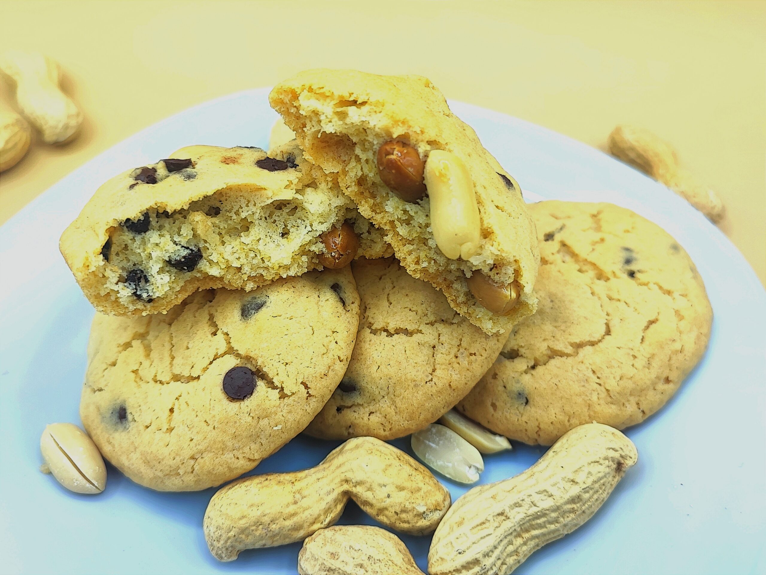 Cookies mit Erdnüssen und Schokolade