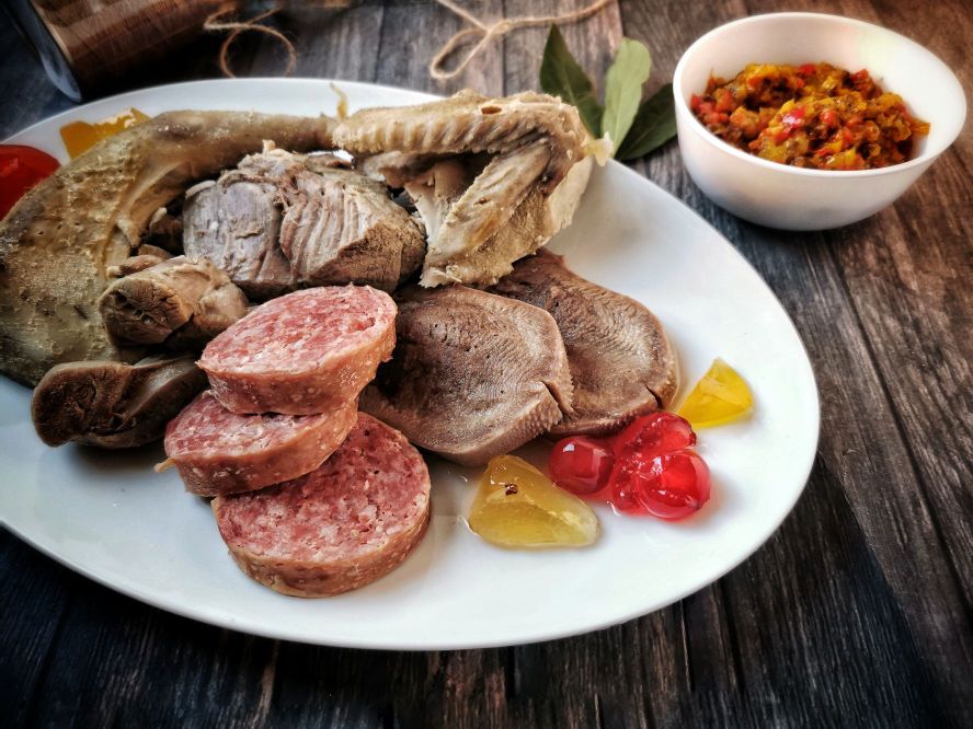 PIACENTINISCHES GEMISCHTES GEKOCHTES FLEISCH