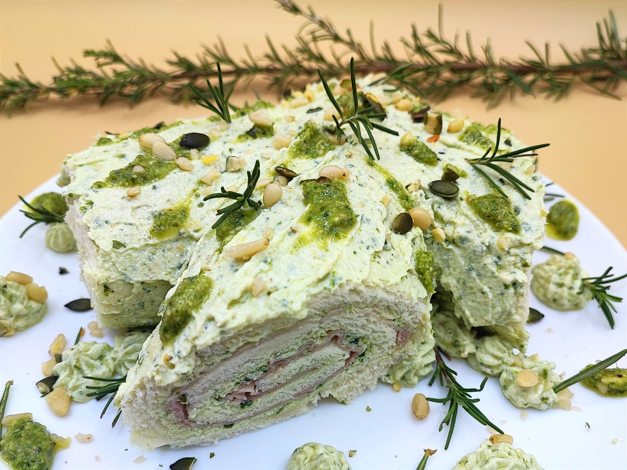 Herzhafter Baumstamm mit Pesto und Ricotta