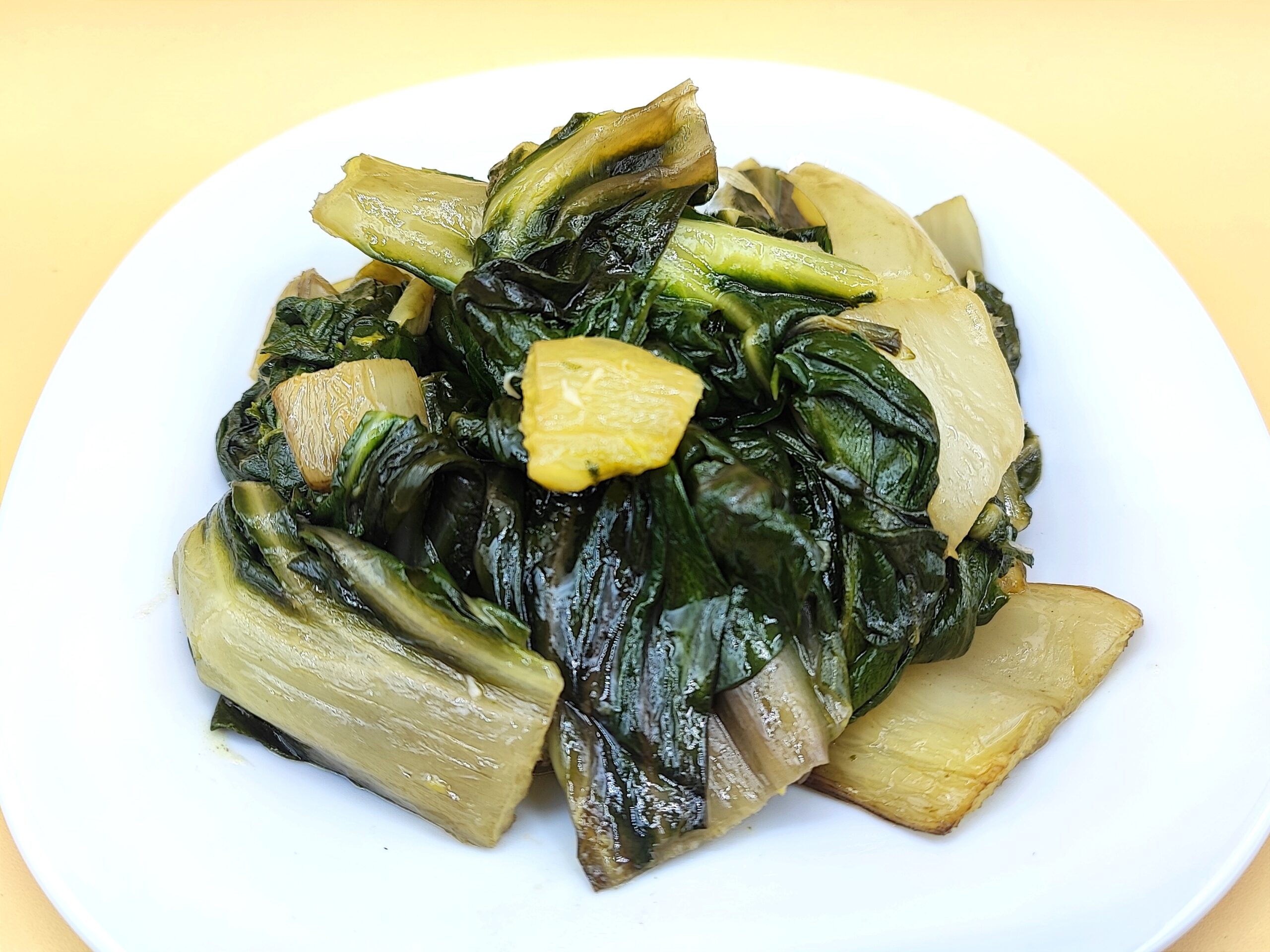 Schnelle Mangold in der Pfanne 📌 ohne sie zu blanchieren