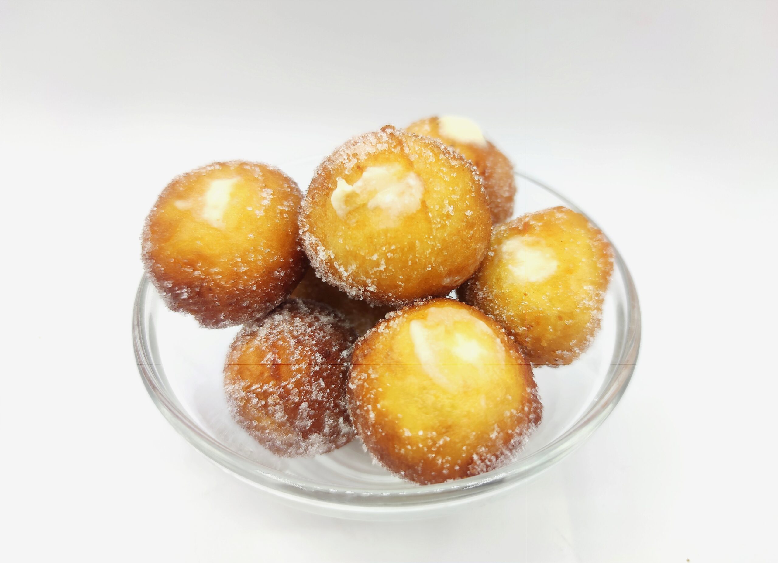 Gefüllte Castagnole mit Creme