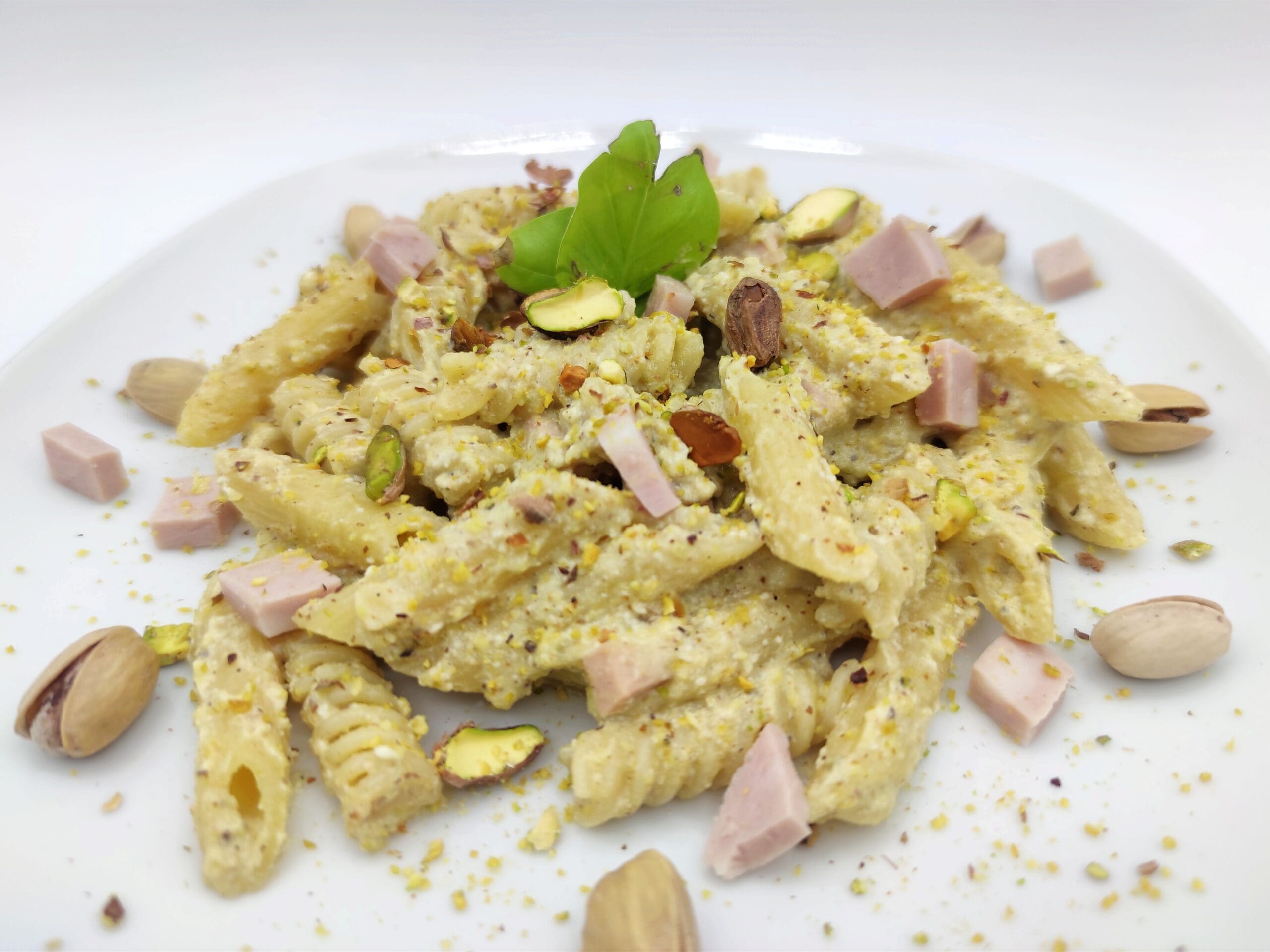 Pasta mit Pistazienpesto und Ricotta