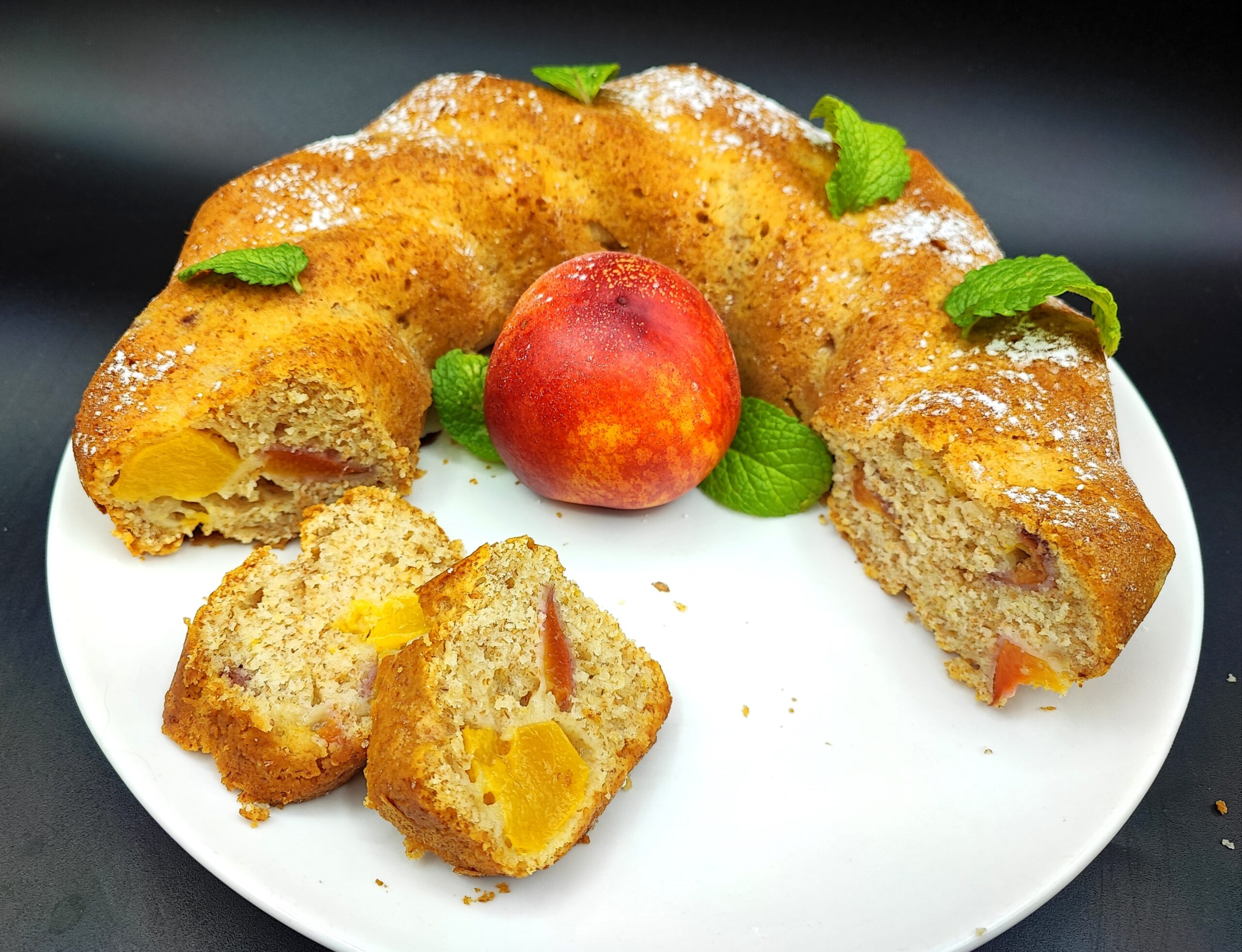 Veganer Pfirsich-Gugelhupf