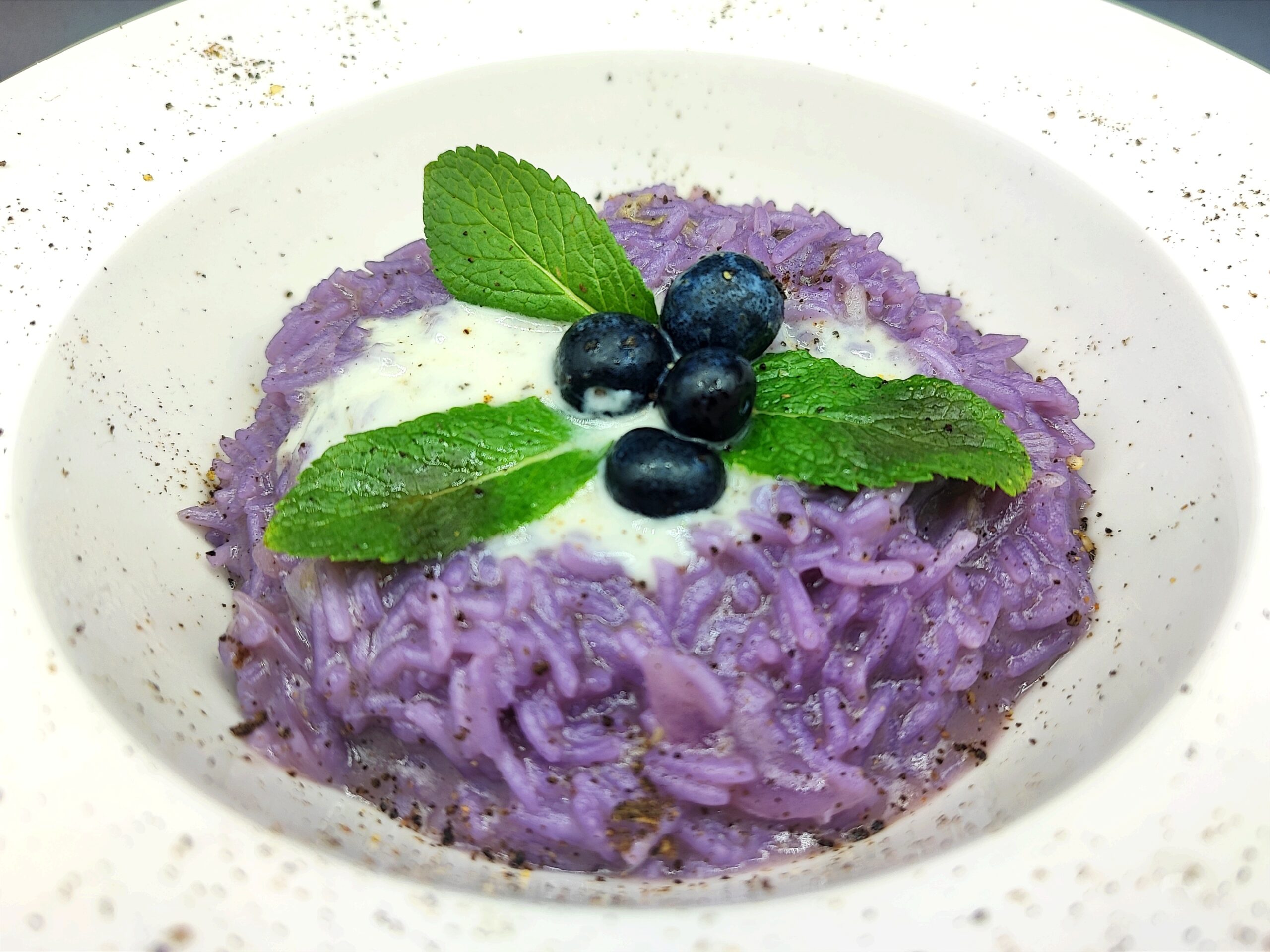 Risotto mit Heidelbeeren, Käse und Pfeffer