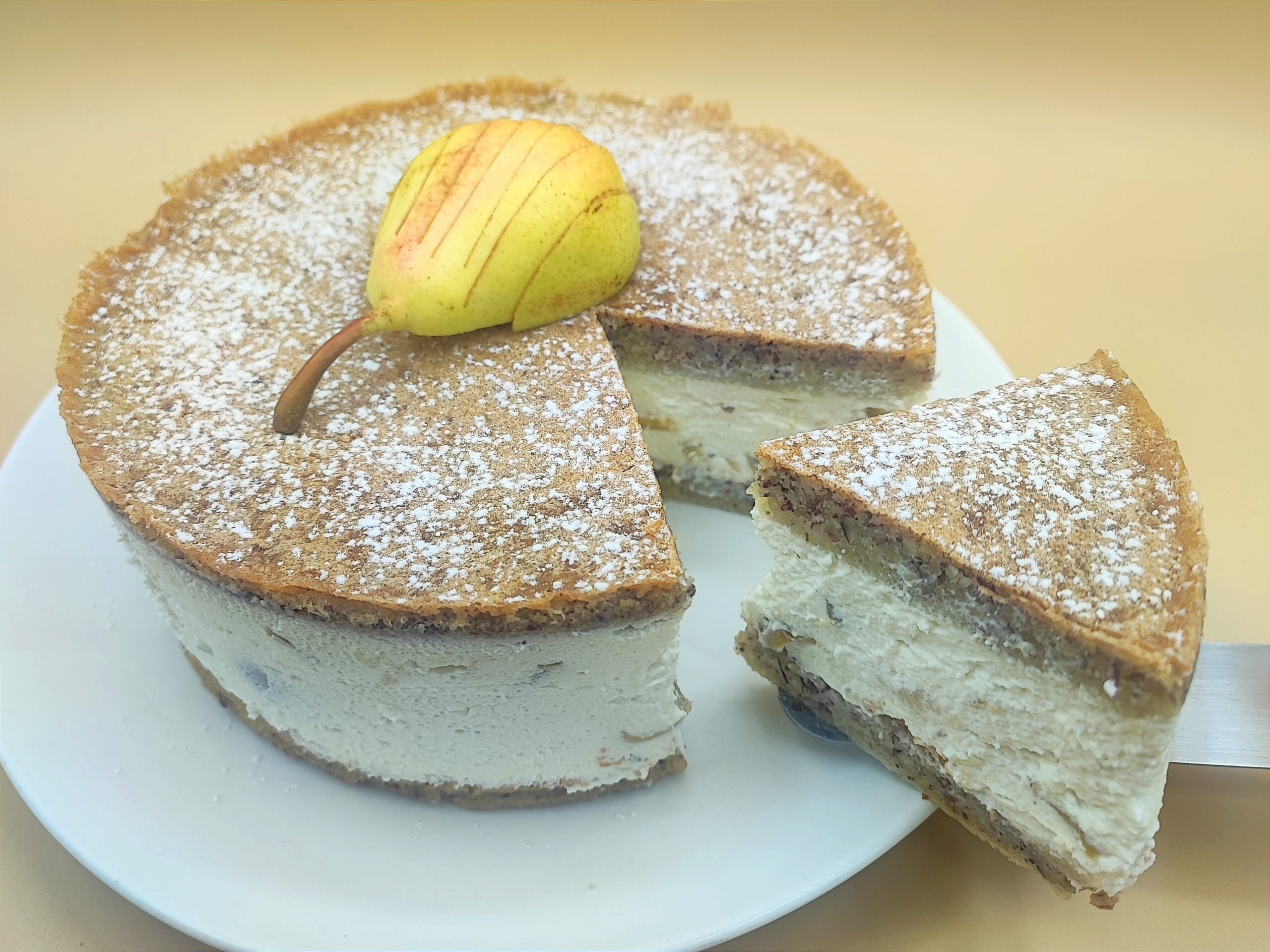 Mandelkuchen mit Ricotta und Birnen