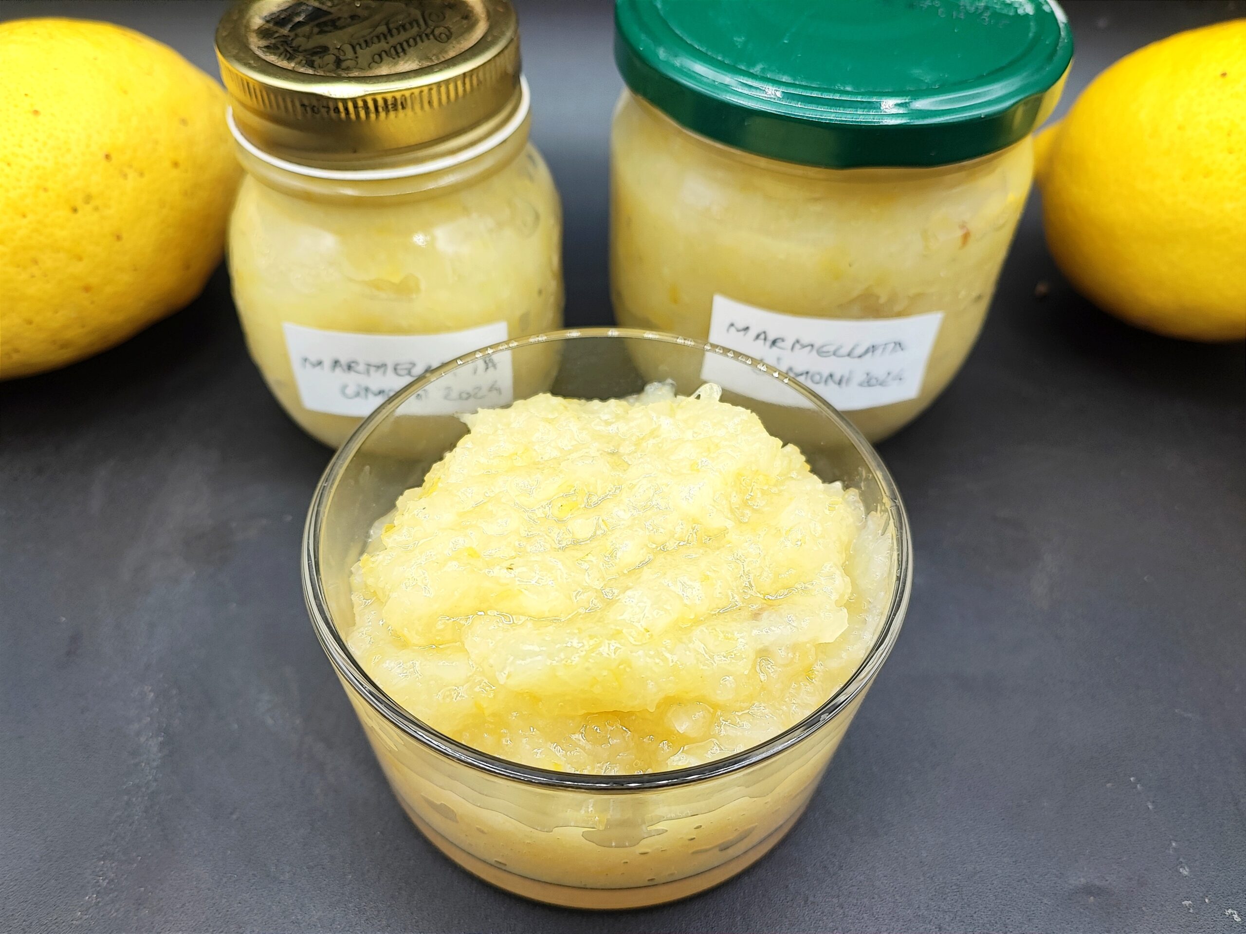 Zitronenmarmelade mit Schale