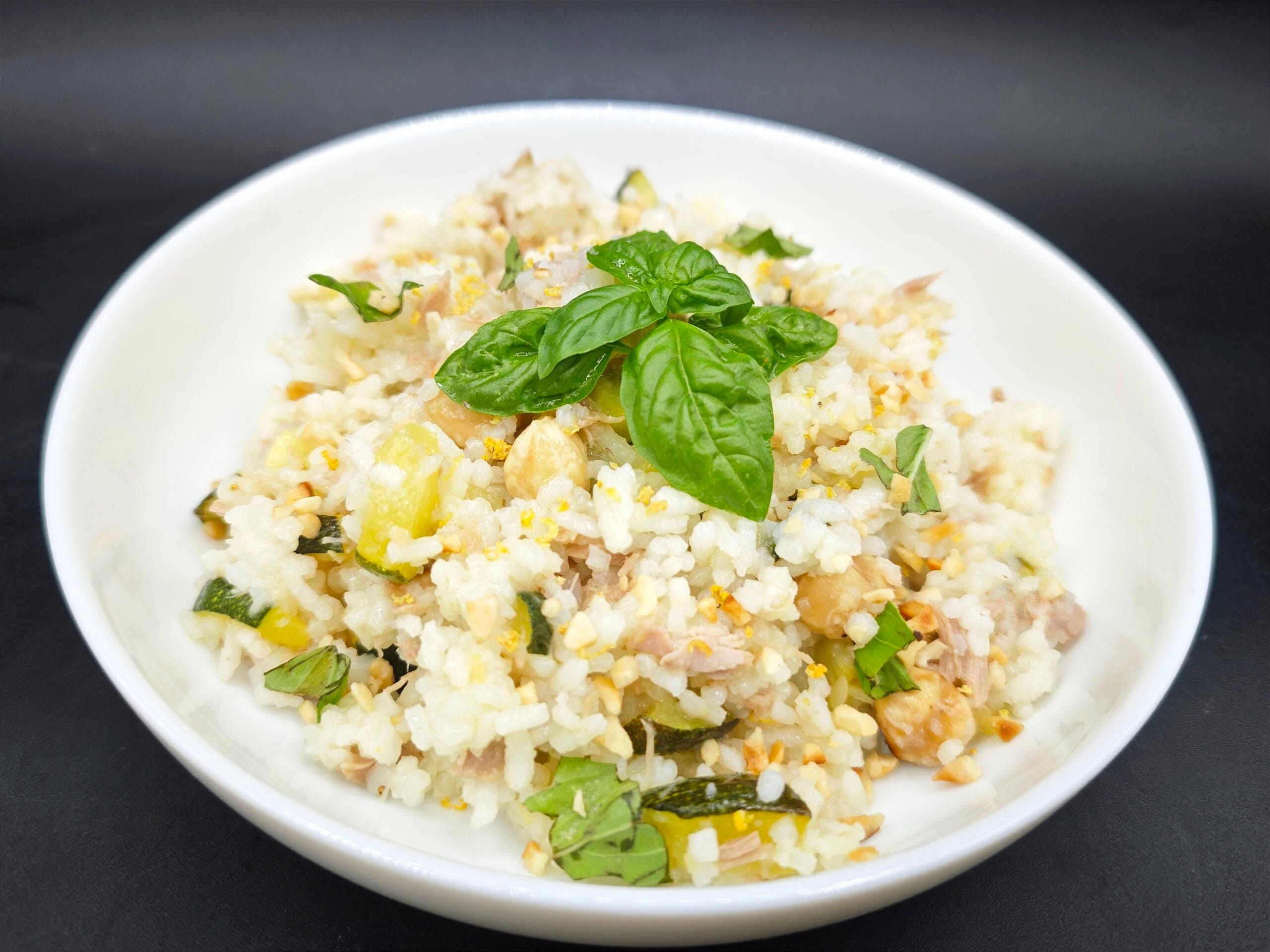 Reissalat mit Zucchini, Thunfisch und Zitrone