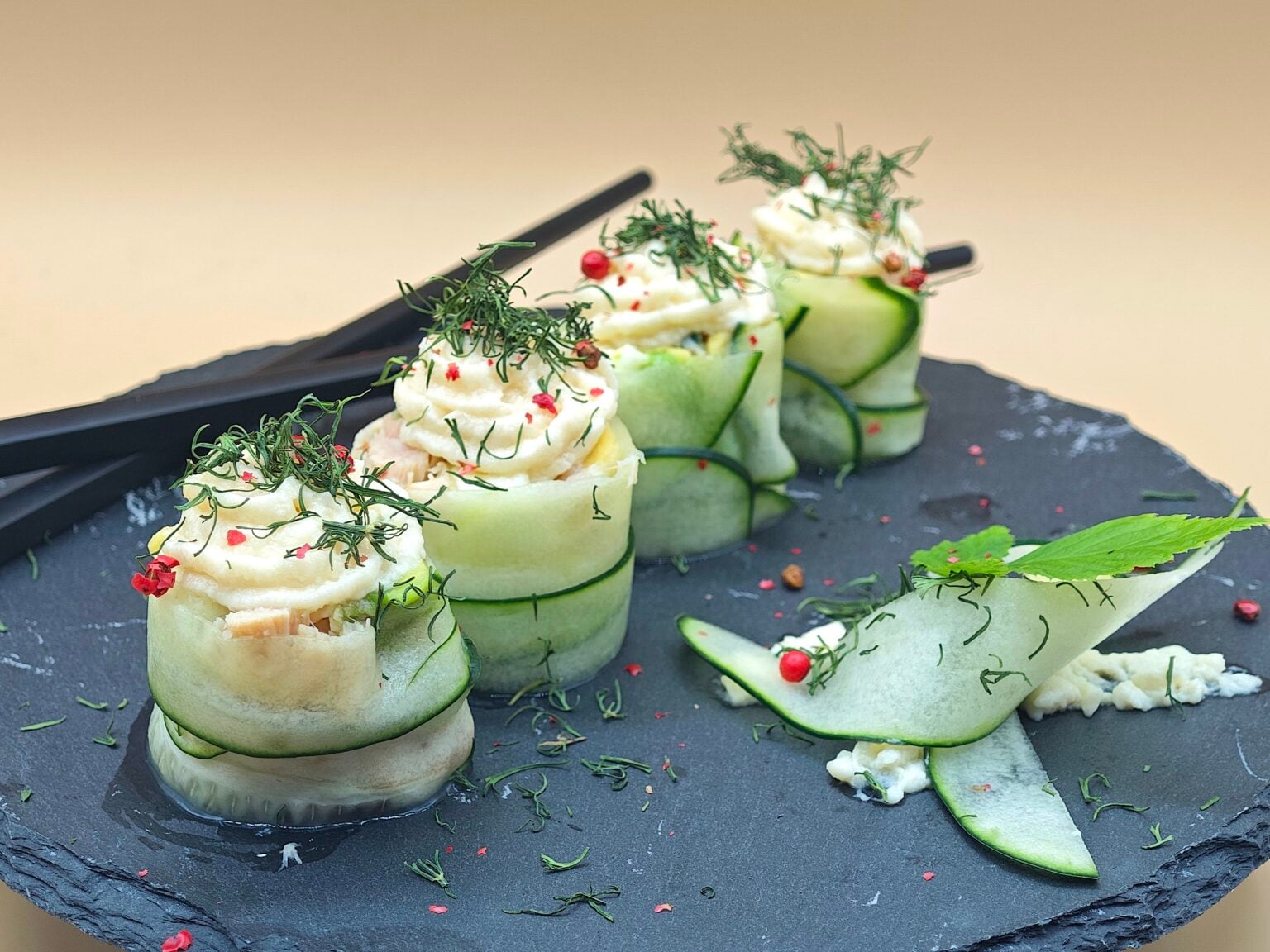 Gurken- und Thunfisch-Sushi